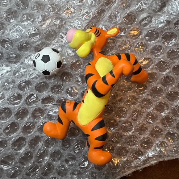 NWT Disney Soccer Tigger-Style Hallmark Keepsake Ornament - Picture 8 of 8